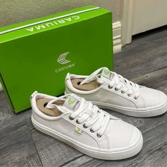 NWT in box Cariuma canvas sneaker. Size 7.5 women’s and 6 men’s. - Picture 2 of 7